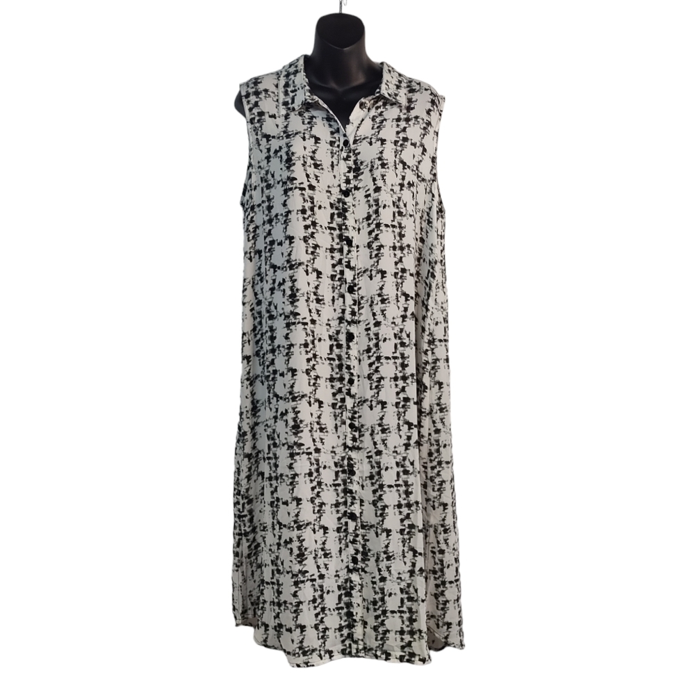 Sleeveless Black and White Patterned Dress